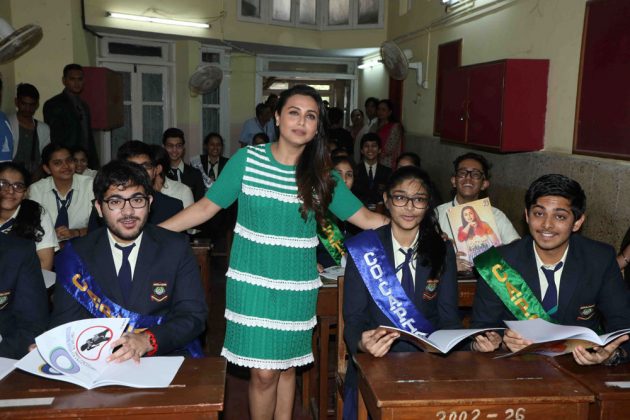 Rani Mukerji Releases Song Oye Hichki at her School 14