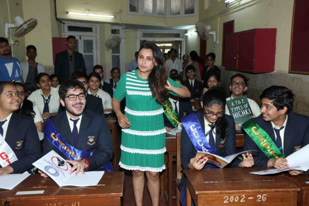 Rani Mukerji Releases Song Oye Hichki at her School 15