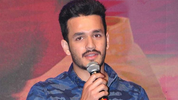 ఫ్యాన్స్ కోసం మంచి కథ వదిలేశాడు! 1 akhil1 1