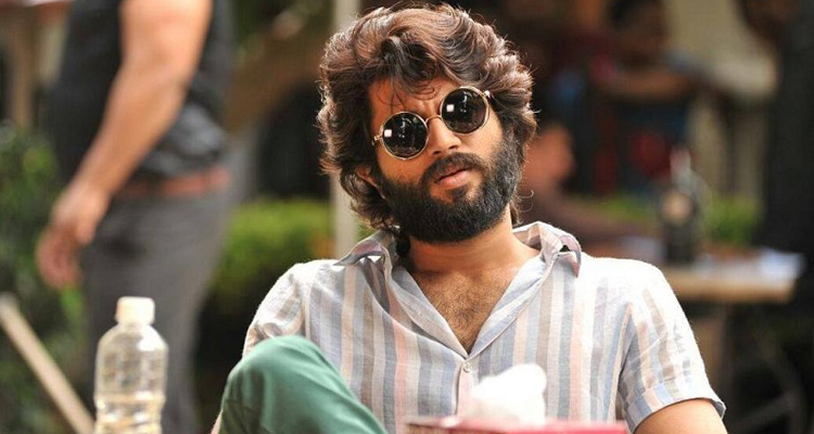 రివ్యూ: ఏ మంత్రం వేశావే 1 vijay