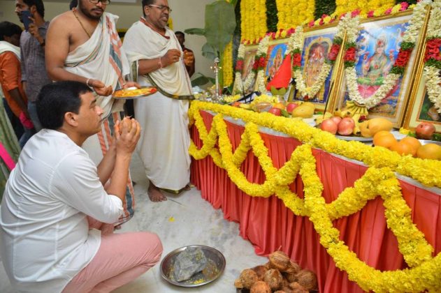 Victory Venkatesh Varun Tejs F2 Movie Launch Photos 16