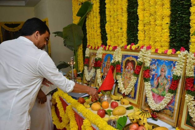 Victory Venkatesh Varun Tejs F2 Movie Launch Photos 2