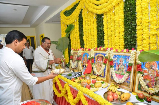 Victory Venkatesh Varun Tejs F2 Movie Launch Photos 7