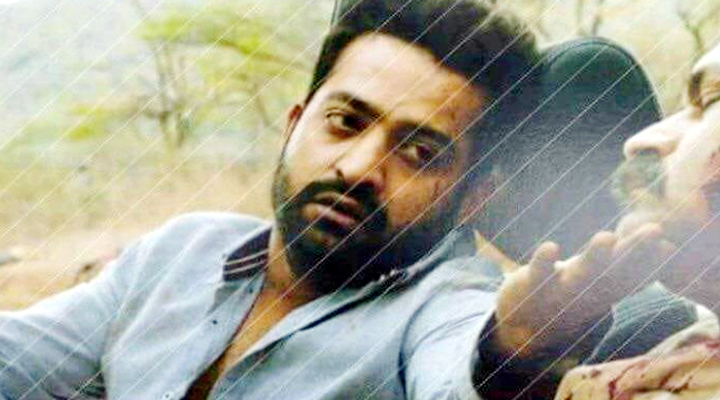 ఎన్టీఆర్ 'అరవింద సమేత'కు తప్పని లీకుల బెడద 1 2 24