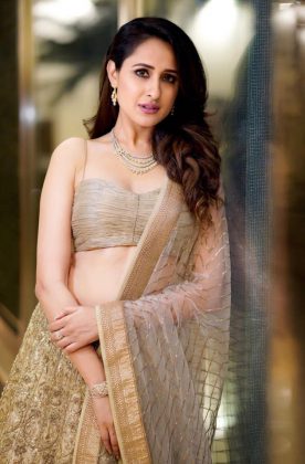 Pragya Jaiswal cute look6