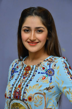sayesha saigal4