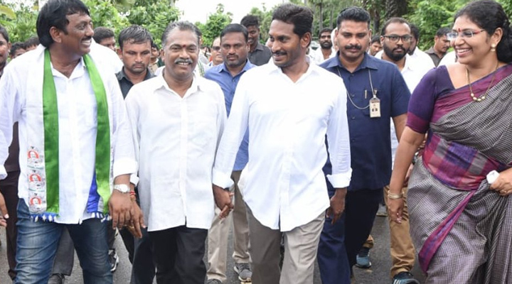 రైతు కుటుంబాలకు అండగా ఉంటా: కోటవురట్లలో జగన్ 2 10b 1