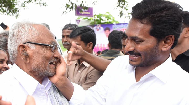 రైతు కుటుంబాలకు అండగా ఉంటా: కోటవురట్లలో జగన్ 3 10c