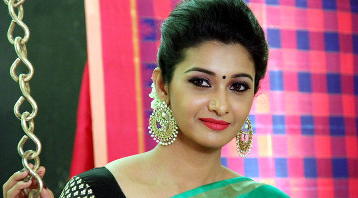 సినీ ఇండస్ట్రీలో సెక్స్ వేధింపులు నిజమే: ప్రియా 1 4 24