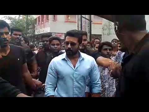 Fans Mob Suriya In Rajahmundry 4 4 26