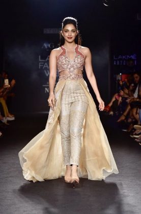 Kiara Advani Ramp Walk Lakme Fashion Week 2018 1