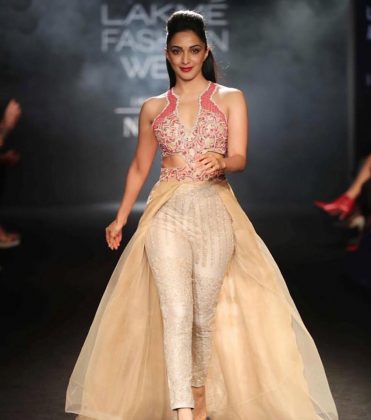Kiara Advani Ramp Walk Lakme Fashion Week 2018 4