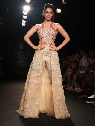 Kiara Advani Stills From Lakme Fashion Week 2018 6