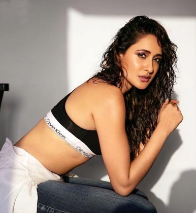 Pragya Jaiswal5