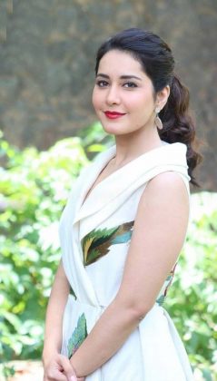 Raashi Khanna Latest Photos 10