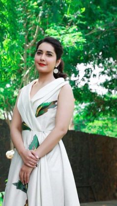 Raashi Khanna Latest Photos 11