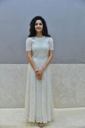 Ritika Singh at Neevevaro Press Meet 5