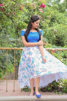 Sreemukhi Looking Beautiful bluee 6