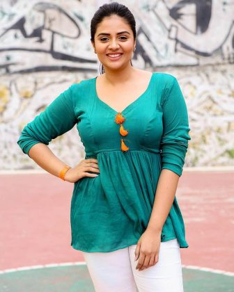 Sreemukhi44