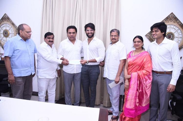 Vijay Deverakonda Reverses The Trend 3 Vijay Deverakonda KTR filmfare