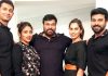 చరణ్ సెట్లో సందడి చేసిన మెగాస్టార్ Upasana and Chiranjeevi visits Ram Charan 12 Sets