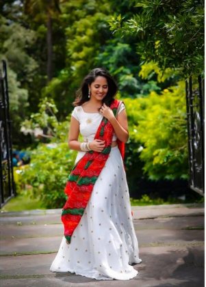 Anasuya Bharadwaj New Stills 12