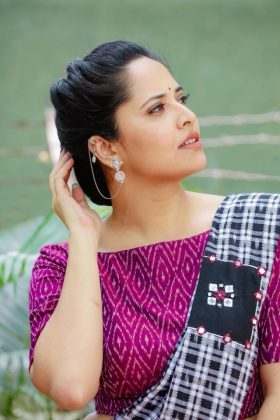 Anasuya Bharadwaj New Stills 15