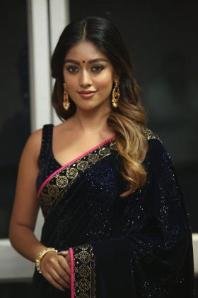 Anu Emmanuel At Shailaja Reddy Alludu Movie Pre Release Event 4