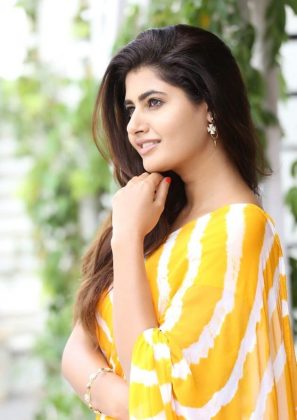 Ashima Nerwal Looking Beautiful In Saree 3