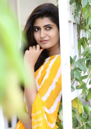Ashima Nerwal Looking Beautiful In Saree 8