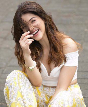 Mehrene Kaur Pirzada Cute Stills2