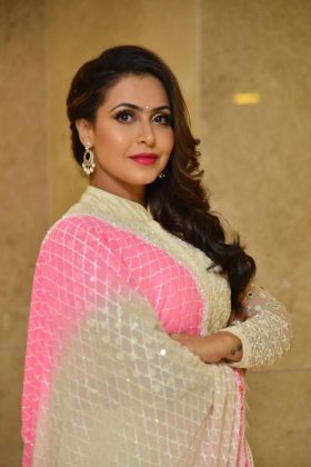 Nandini Rai Silly Fellows Pre Release 8