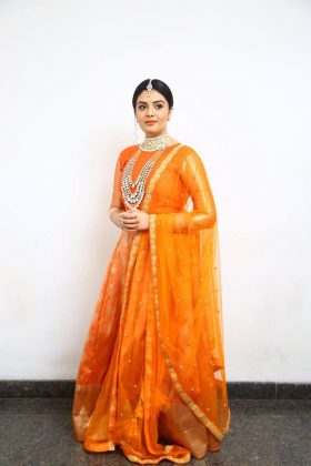 Sreemukhi Looking Beautiful In Lehenga 12
