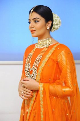 Sreemukhi Looking Beautiful In Lehenga 13