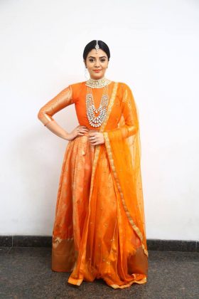 Sreemukhi Looking Beautiful In Lehenga 14