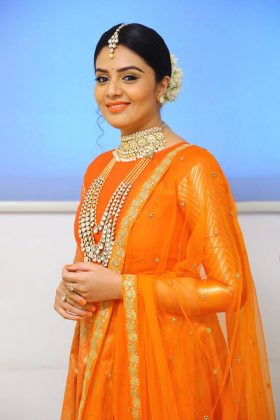 Sreemukhi Looking Beautiful In Lehenga 17