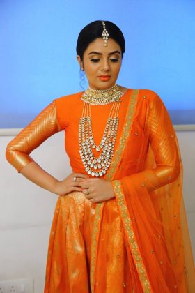 Sreemukhi Looking Beautiful In Lehenga 3