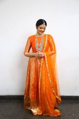 Sreemukhi Looking Beautiful In Lehenga 5