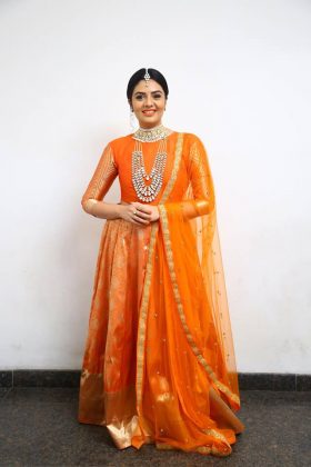 Sreemukhi Looking Beautiful In Lehenga 6