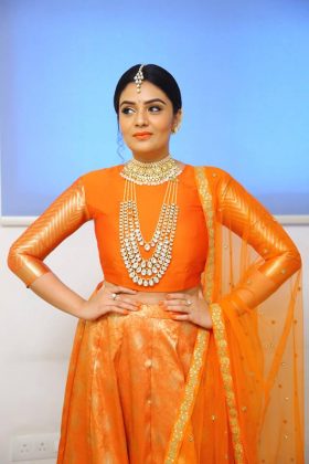 Sreemukhi Looking Beautiful In Lehenga 9