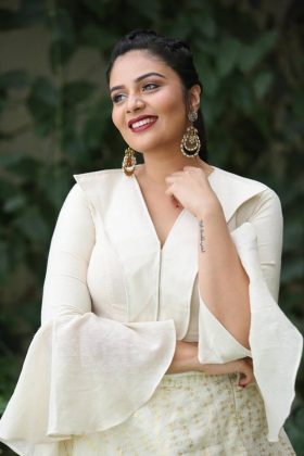 Sreemukhi Photos10