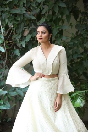 Sreemukhi Photos3