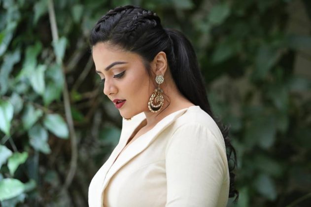 Sreemukhi Photos9