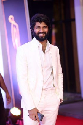 Vijay Deverakonda At Mirchi Music Awards South 1