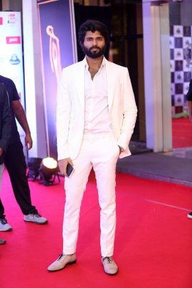 Vijay Deverakonda At Mirchi Music Awards South 2