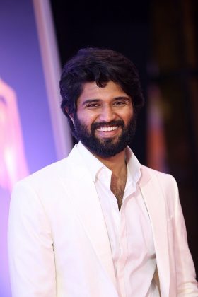 Vijay Deverakonda At Mirchi Music Awards South 3