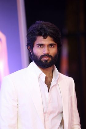 Vijay Deverakonda At Mirchi Music Awards South 4
