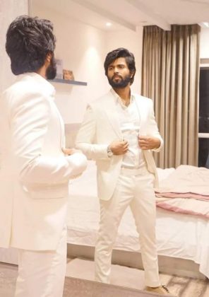 Vijay Deverakonda At Mirchi Music Awards South 7