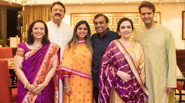 డిసెంబర్లో అంబానీ ఇంట పెళ్లి బాజాలు 1 14 1