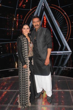 Ajay Devgn And Kajol At Indian Idol 10 2